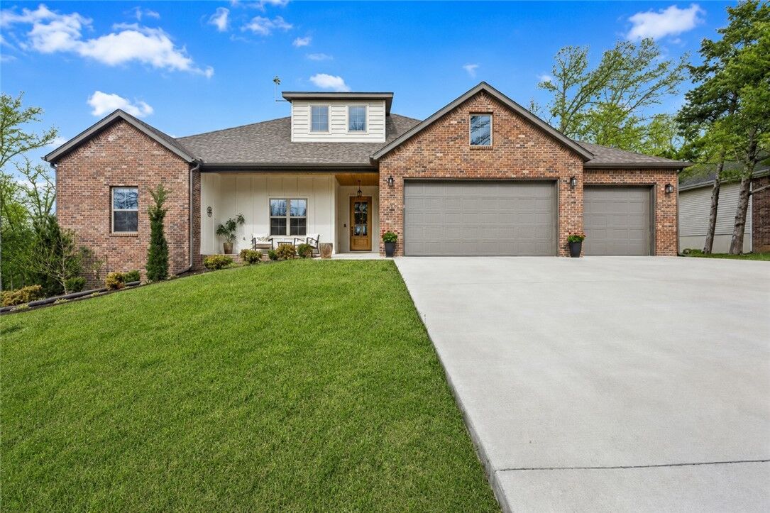 Property Photo:  4 Moreton Lane  AR 72714 