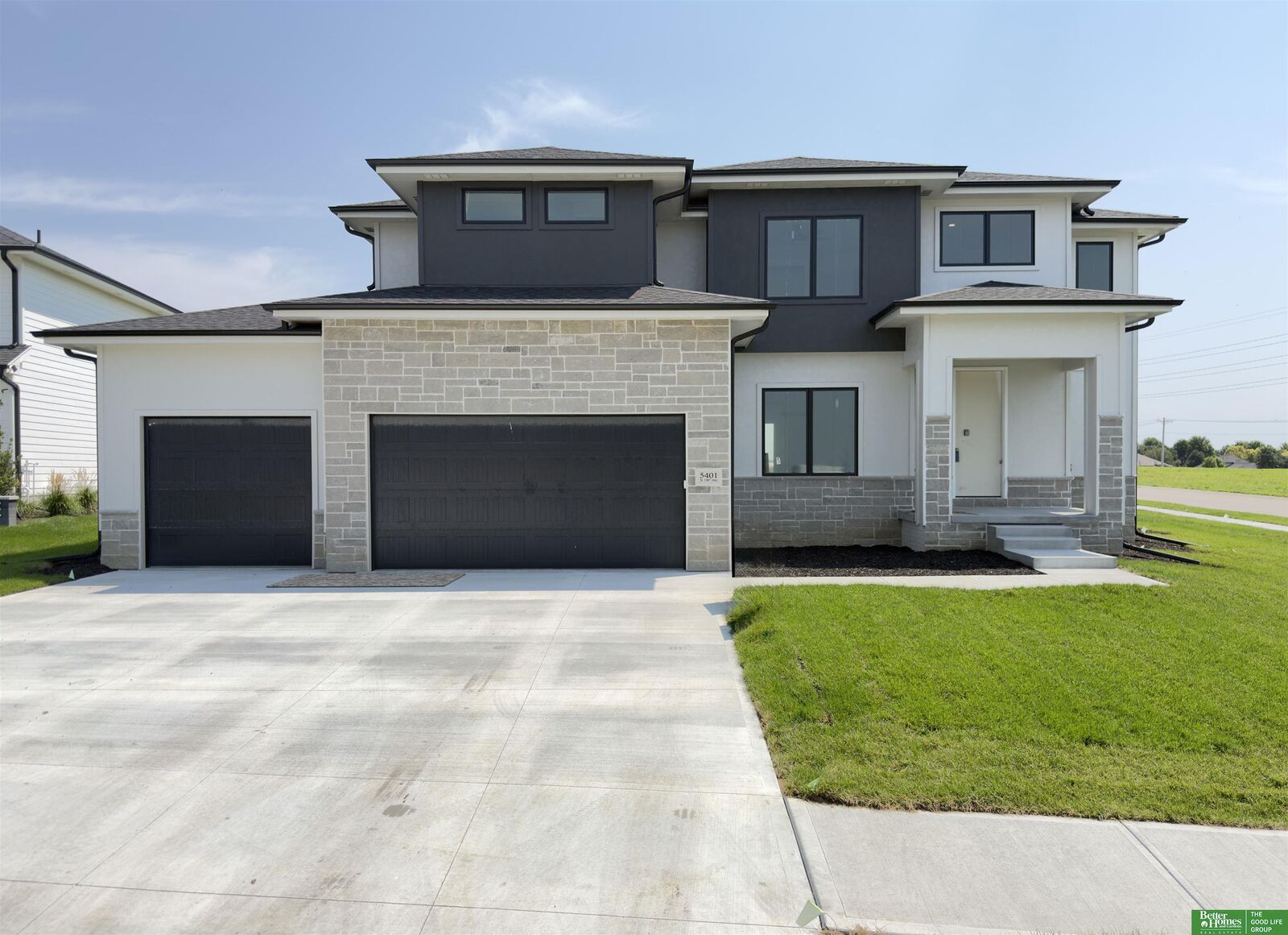 Property Photo:  5401 N 196th Avenue  NE 68022 