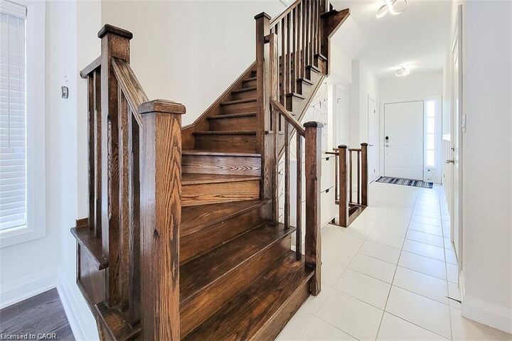 Property Photo:  8 Dayman Drive  ON L9K 0J9 
