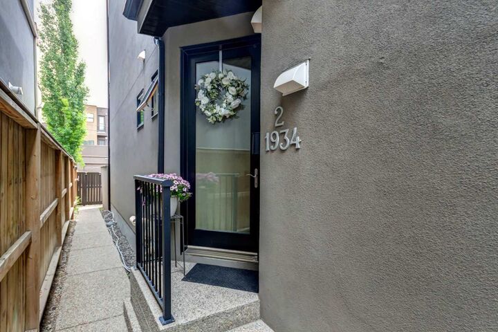 Property Photo:  1934 36 Street SW 2  AB T3E 2Y9 