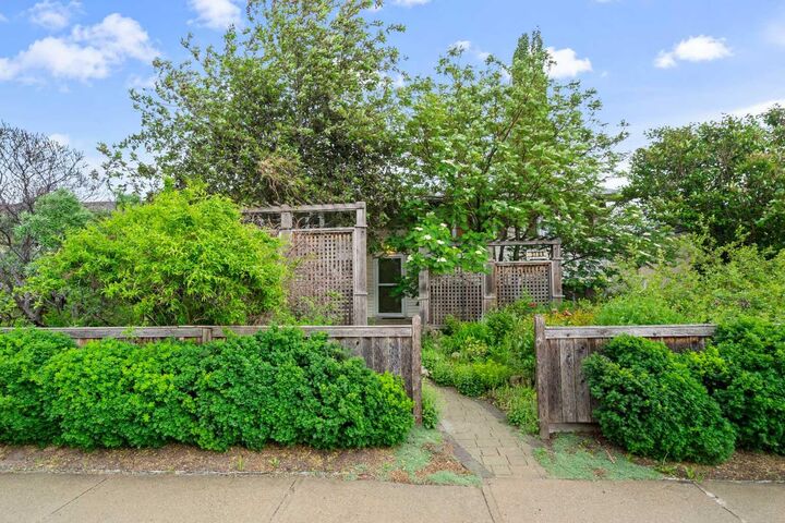 Property Photo:  2708 48 Street NE  AB T1Y 1H1 