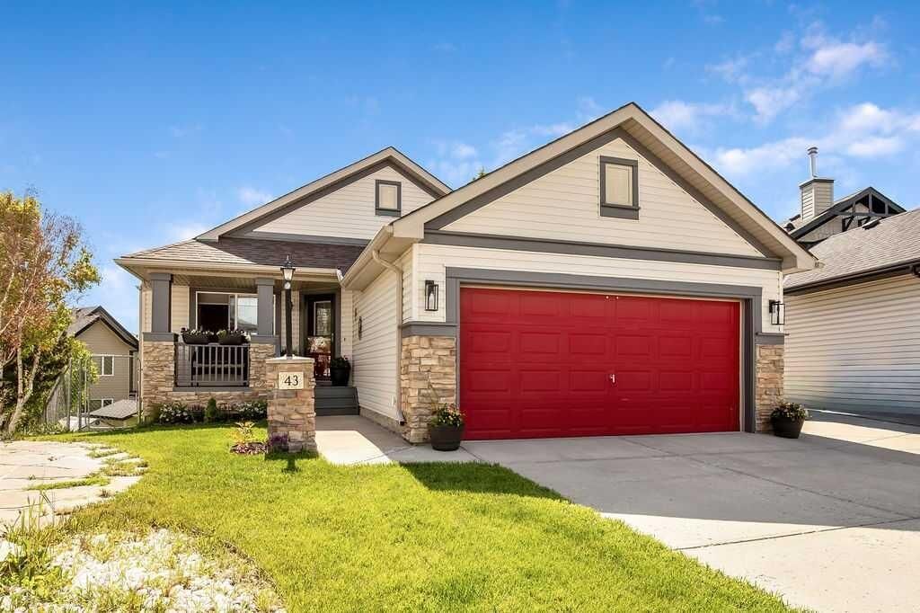 Property Photo: 43 Cimarron Park Green AB T1S 2K2