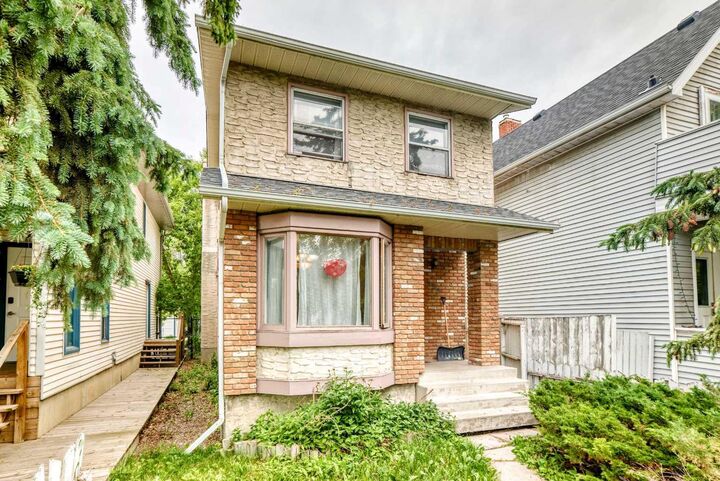 Photo de la propriété: 454 20 Avenue NW AB T2M 1C4