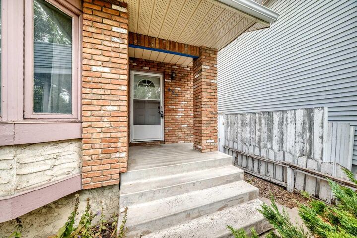 Property Photo: 454 20 Avenue NW AB T2M 1C4