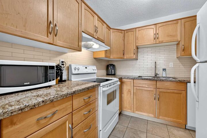 Property Photo: 1123 13 Avenue SW 502 AB T2R 0L7