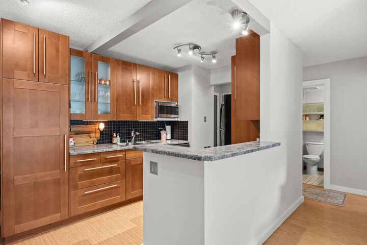 Property Photo: 924 18 Avenue SW 304 AB T2T 0H1
