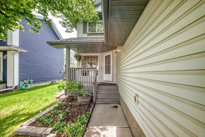 Property Photo: 27 Covette Green NE AB T3K 4P1