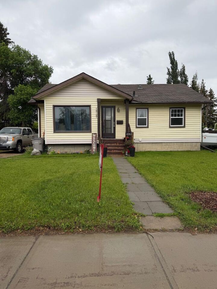 Property Photo: 10107 90 Avenue AB T8V 0E8