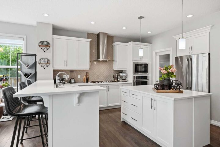 Property Photo:  6 Mahogany Lane SE  AB T3M 2J9 