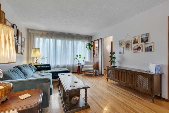 Property Photo:  9828 Fairmount Drive SE  AB T2J 0S1 