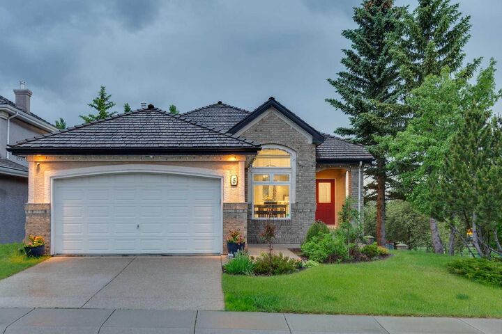 Property Photo: 5 Royal Crest Terrace NW AB T3G 4M3