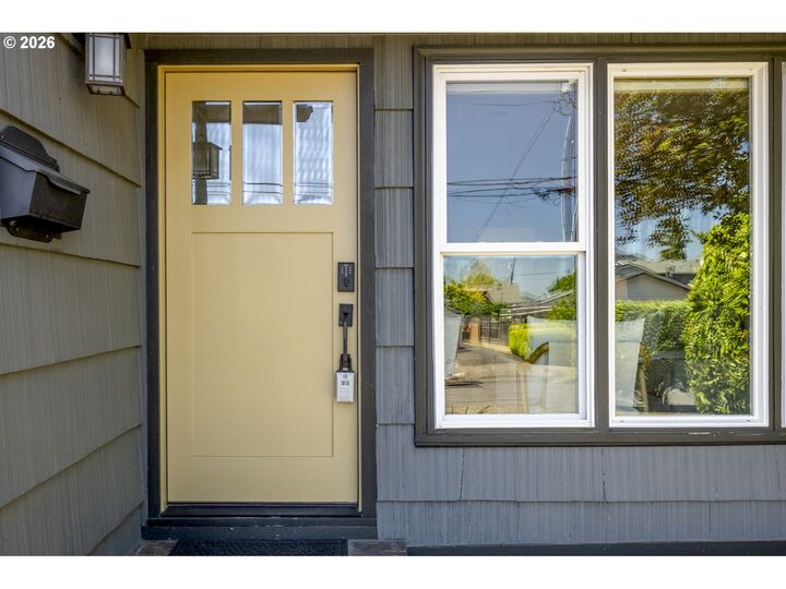 Property Photo: 5407 NE 37th Ave OR 97211