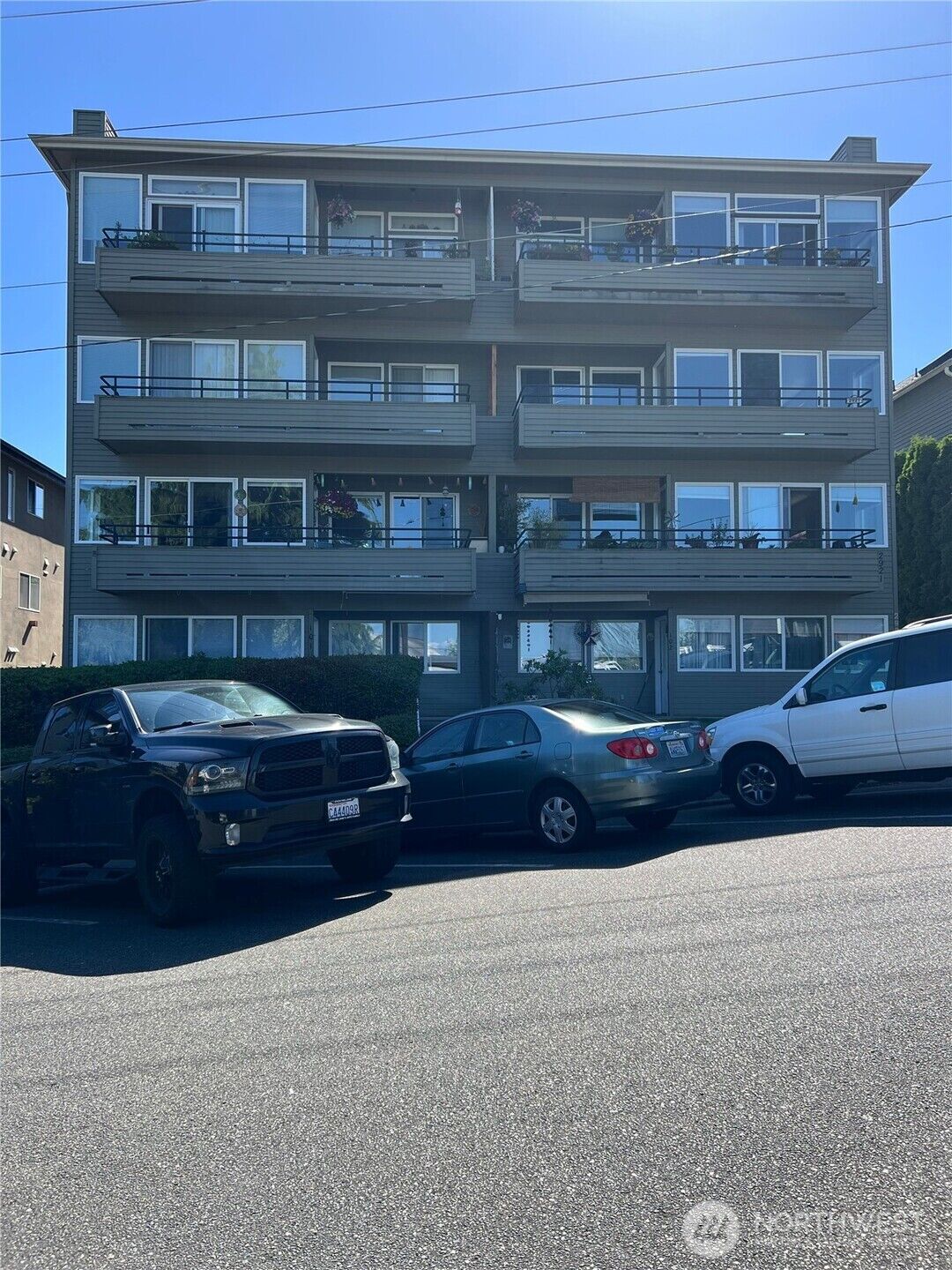 Property Photo:  2921  Federal Avenue 302  WA 98201 