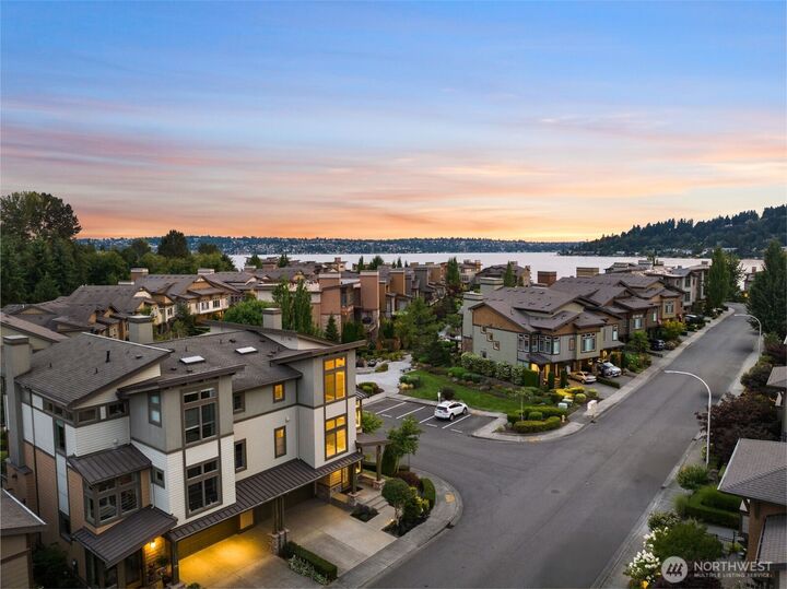 Property Photo: 1211 N 42nd Place WA 98056