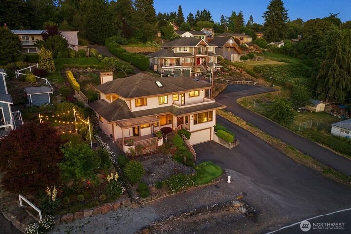 Property Photo: 424 Alvord Avenue N WA 98030