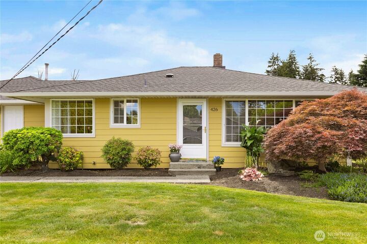 Property Photo: 426 4th Avenue SE WA 98047