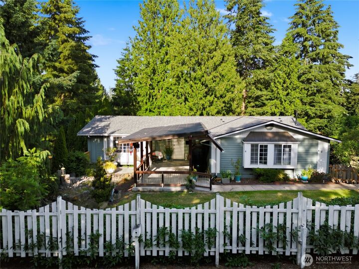 Property Photo: 415 118th Avenue E WA 98372