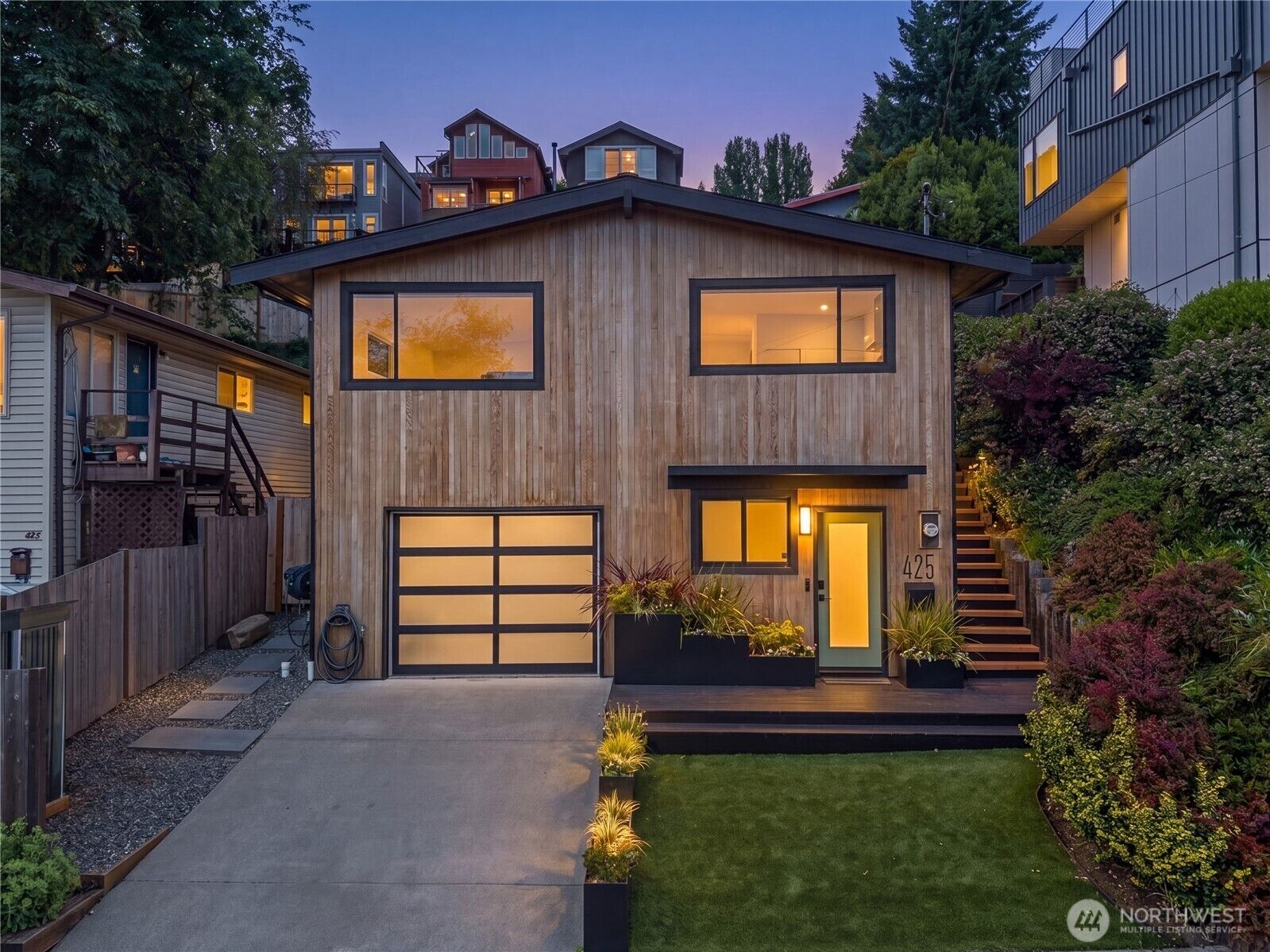 Property Photo: 425 26th Avenue E WA 98112