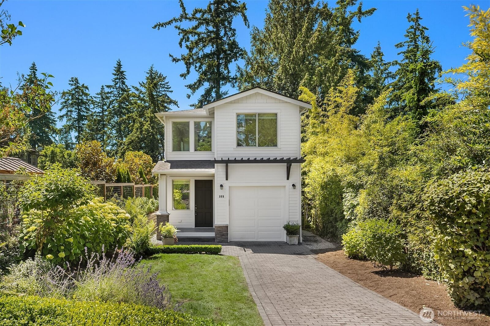 Property Photo: 809 16th Avenue W WA 98033