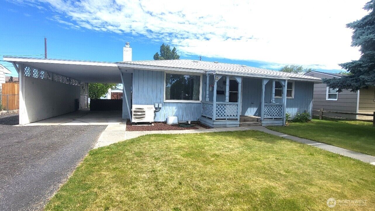 Property Photo: 268 Park Pl SE WA 98823