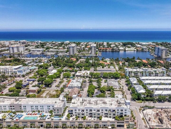 Property Photo: 236 SE 5th Avenue 205 FL 33483