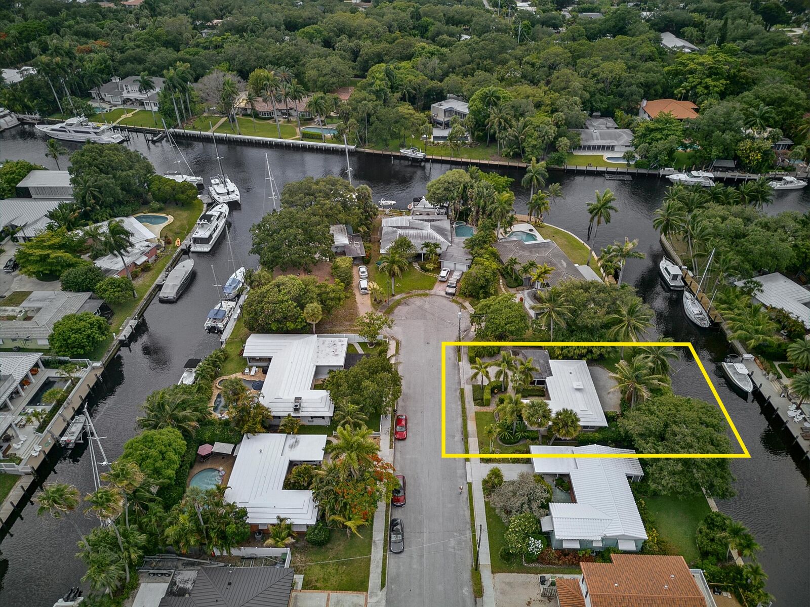 Property Photo: 1325 Guava Isle FL 33315
