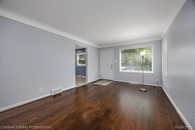 Property Photo:  2050 Ridgemont Road  MI 48236 