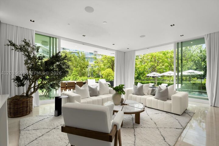 Property Photo:  810 W 47 Ct  FL 33140 