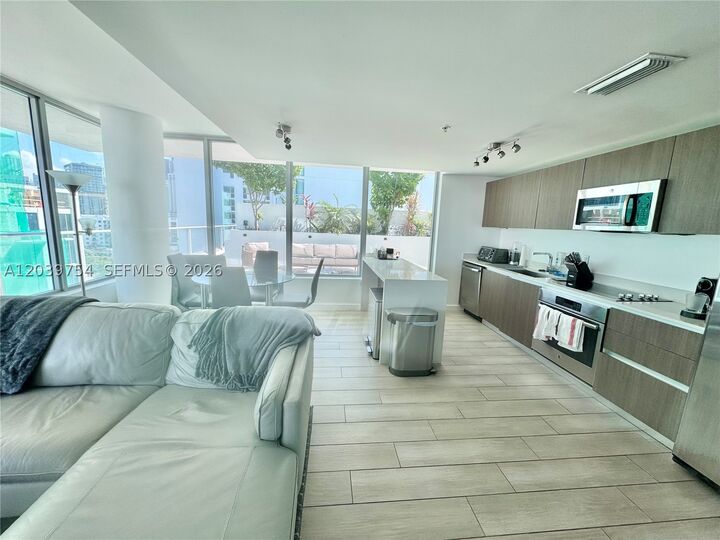 Property Photo:  1600 SW 1st Ave 910  FL 33129 