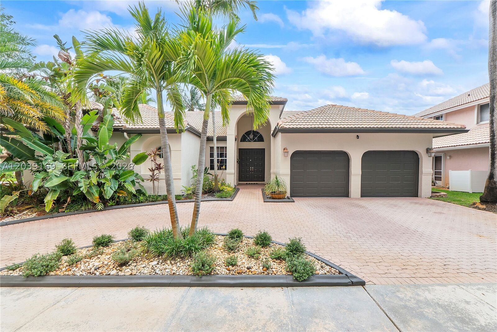 Property Photo: 1522 NW 182nd Way FL 33029
