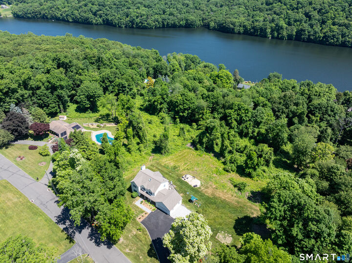 Property Photo:  4 Fleetwood Lane  CT 06804 