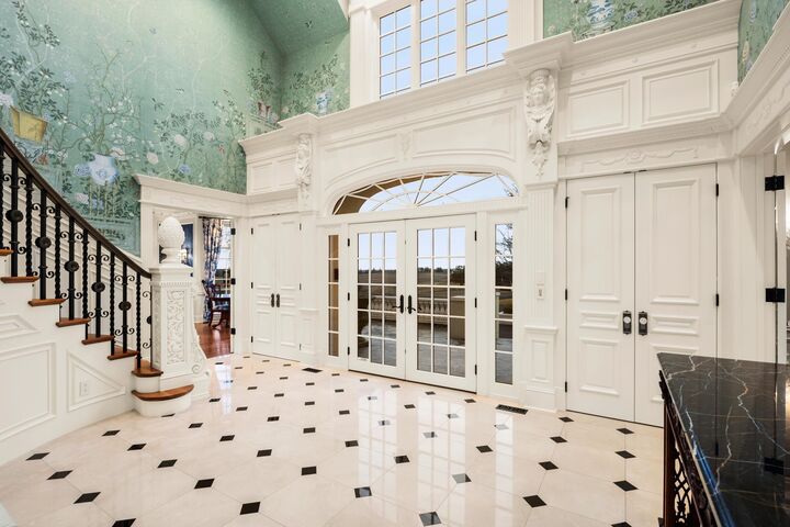 Property Photo:  