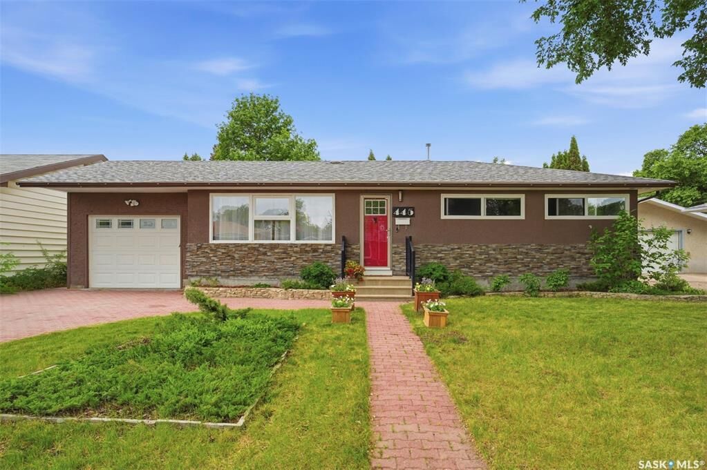 Property Photo: 445 Witney Avenue S SK S7M 3K6