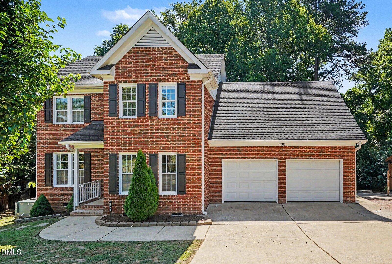 Property Photo: 903 Baileymoor Court NC 27526
