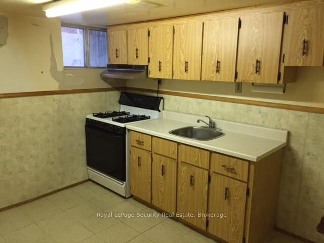 Property Photo: 464 Euclid Avenue ON M6G 2S9