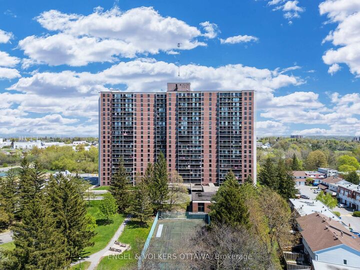 Property Photo: 665 Bathgate Drive 301 ON K1K 3Y4