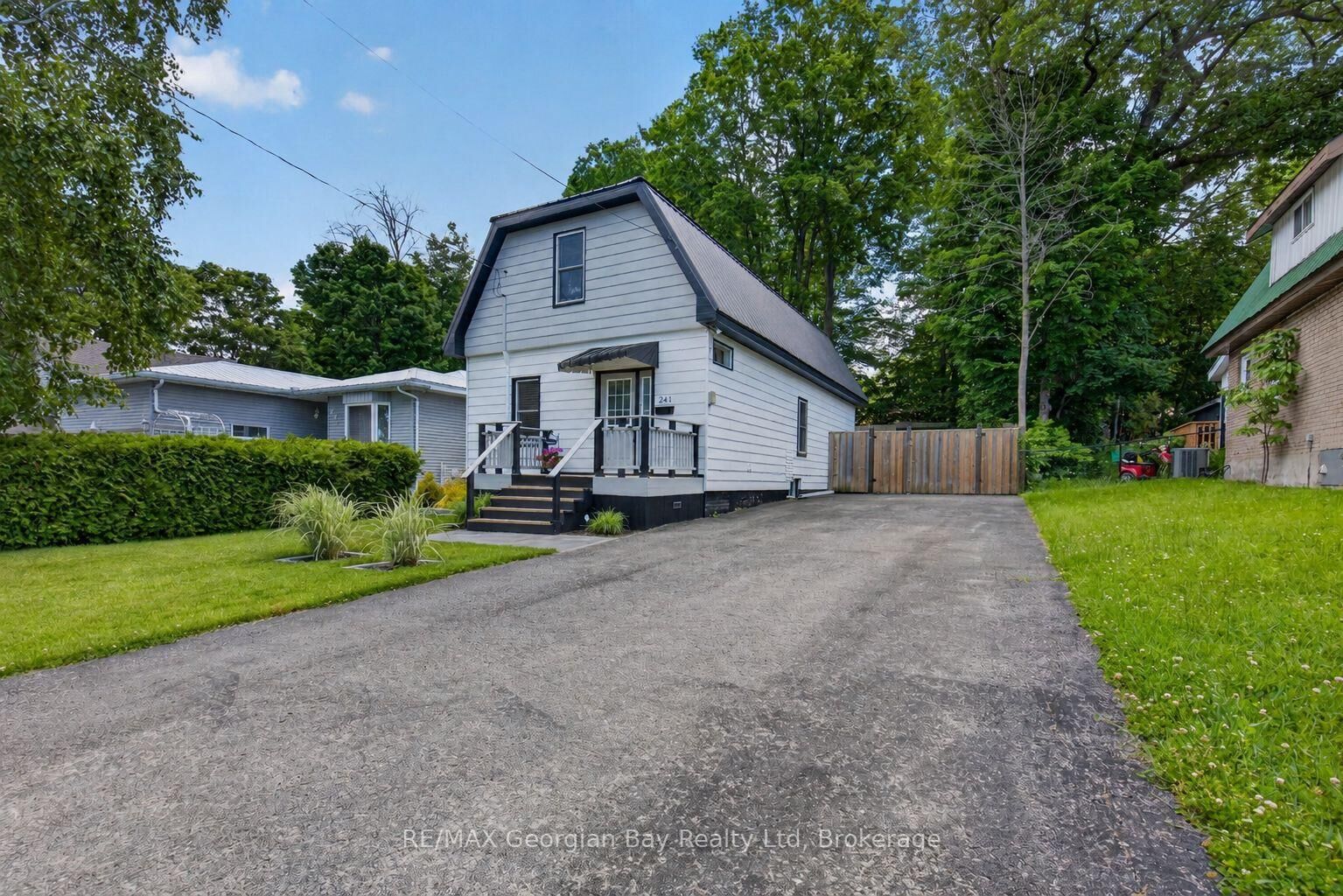 Property Photo: 241 Donalda Street ON L4R 2N4