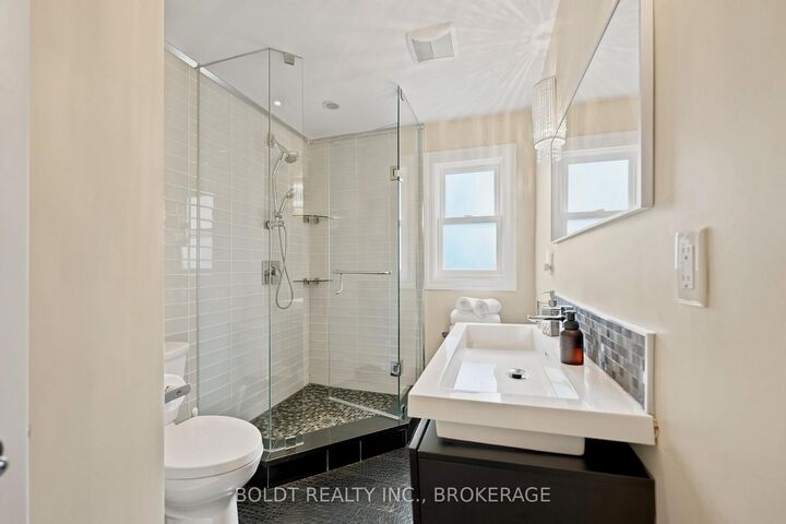 Property Photo: 9 Woodgate Avenue ON L2R 3V3