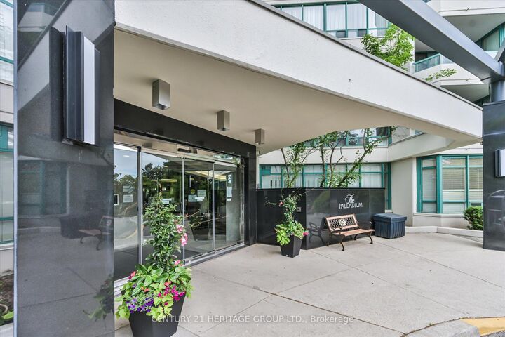 Property Photo: 7250 Yonge Street 410 ON L4J 7X1