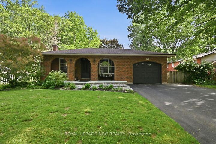 Property Photo: 37 Spruceside Crescent ON L3E 0G1