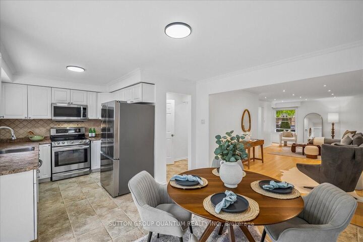 1023 Runnymead Crescent — photo 1