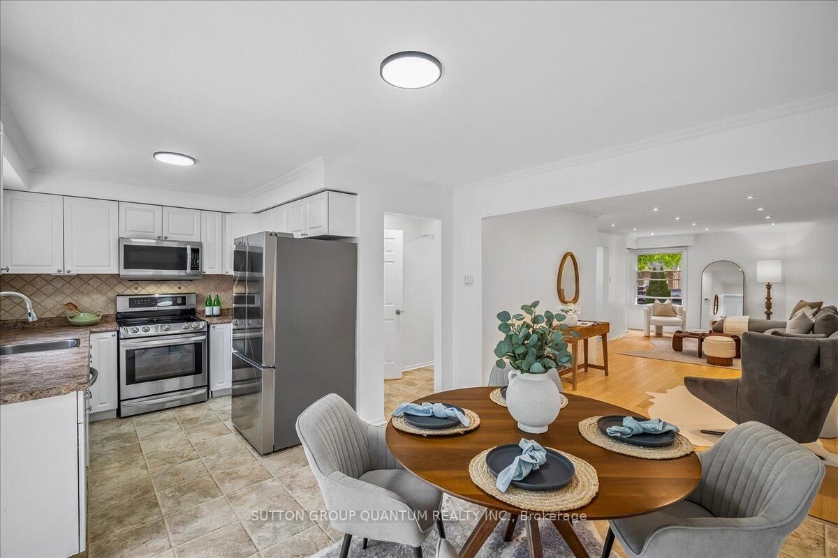 Property Photo: 1023 Runnymead Crescent ON L6M 1C5