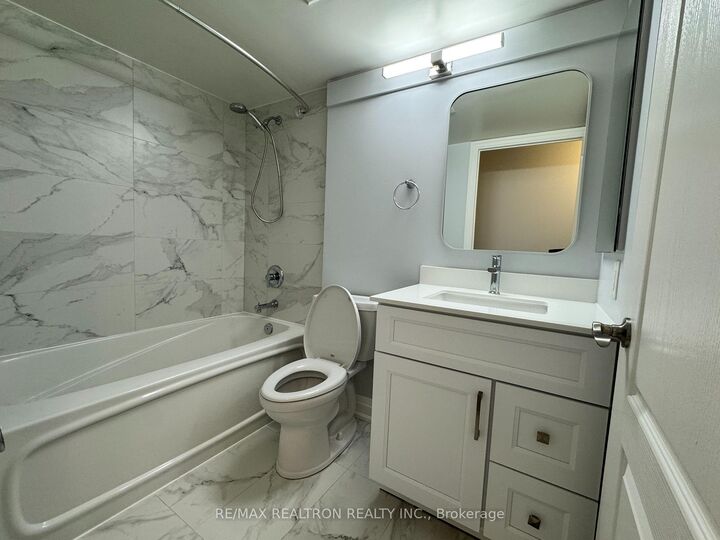 Property Photo: 21 Hillcrest Avenue 305 ON M2N 7K2