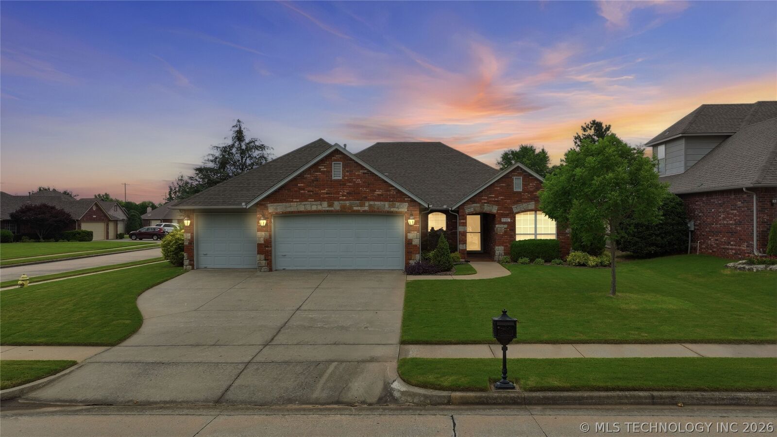 Property Photo: 9907 E 123rd Street S OK 74008
