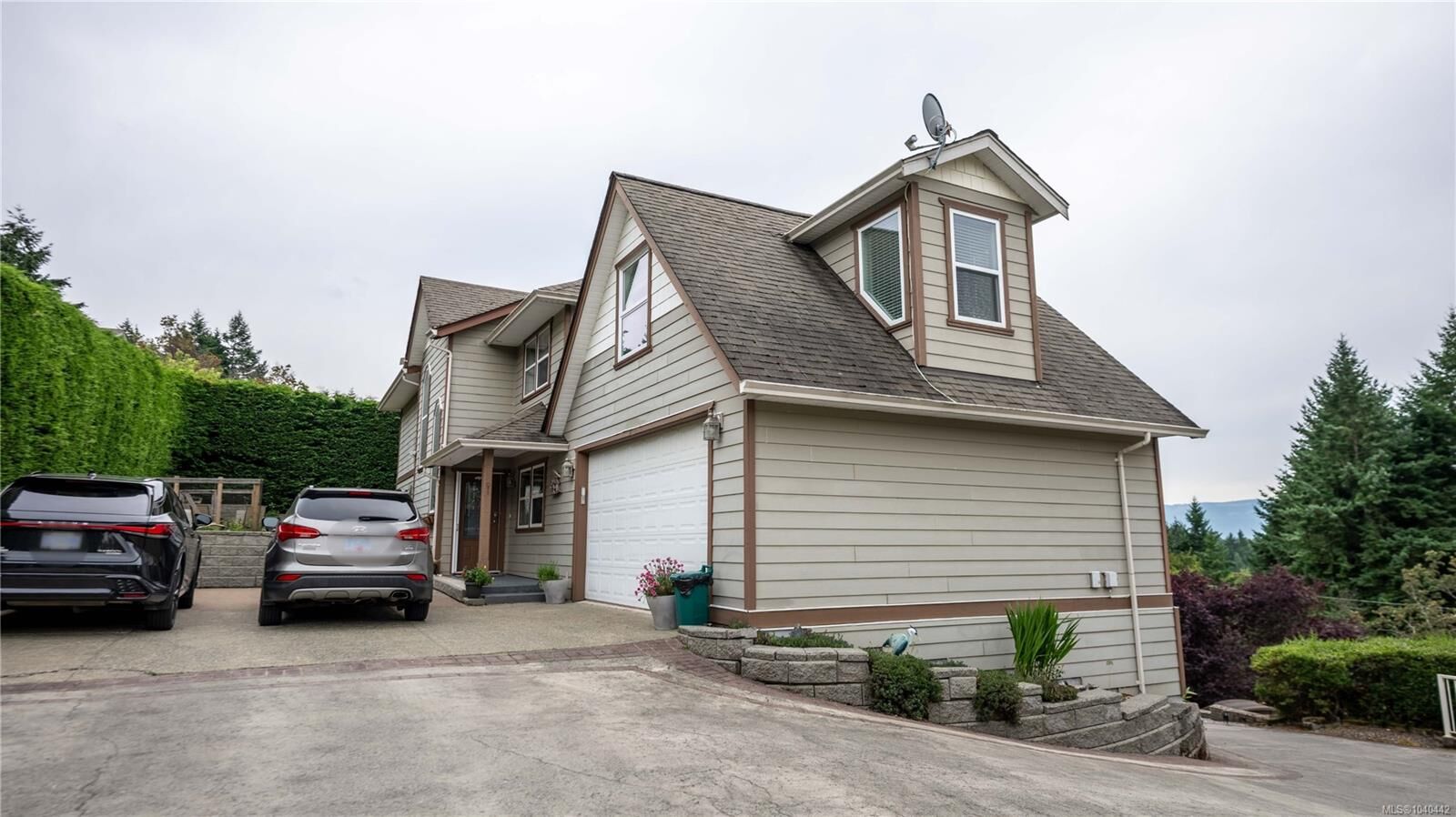 Property Photo:  1142 Kathleen Dr  BC V9L 5S4 