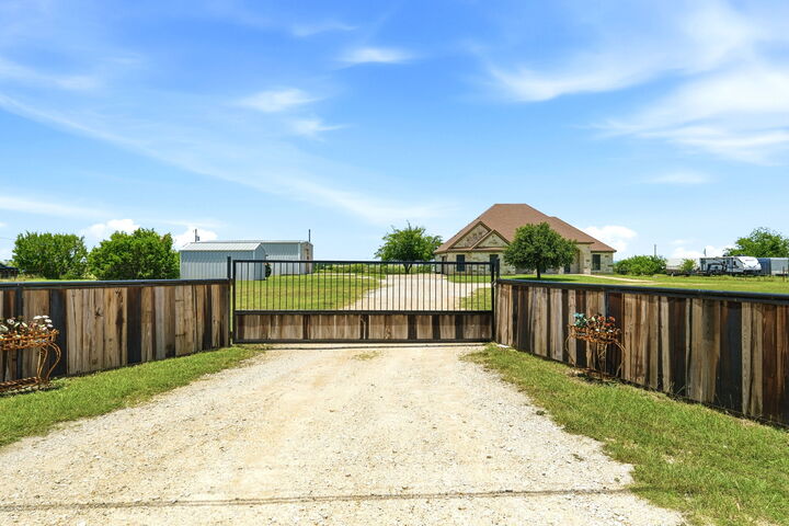 Property Photo: 701 County Road 107 TX 78626