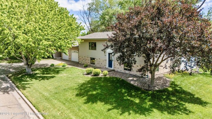 Property Photo: 1000 1st Avenue NW ND 58523