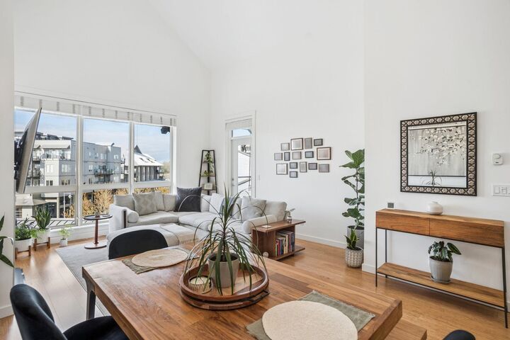 Property Photo: 6233 London Road 401 BC V7E 3S3