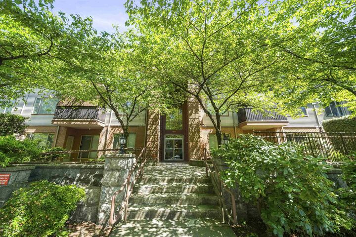 Property Photo: 6688 Burlington Avenue 105 BC V5H 3M9