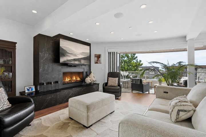 Property Photo: 15219 Royal Avenue 101 BC V4B 1M4